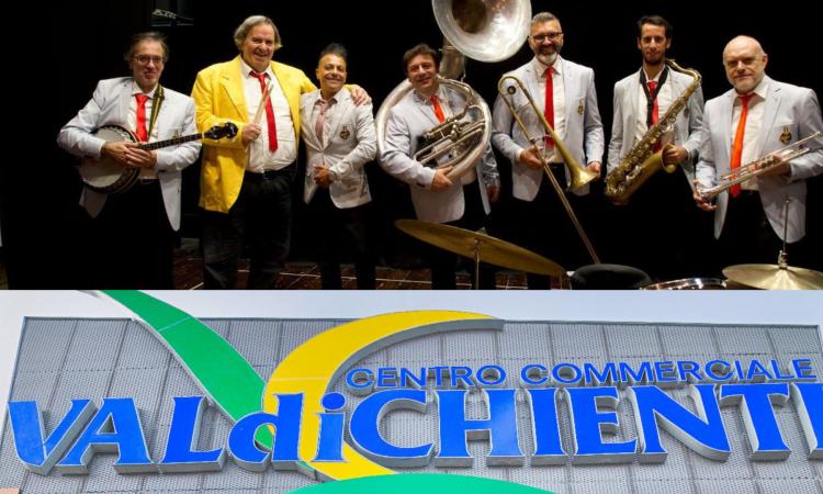 Macerata, a San Valentino la serenata si fa al...centro commerciale: l'iniziativa del "Val di Chienti" Macerata, a San Valentino la serenata si fa al...centro commerciale: l'iniziativa del "Val di Chienti"