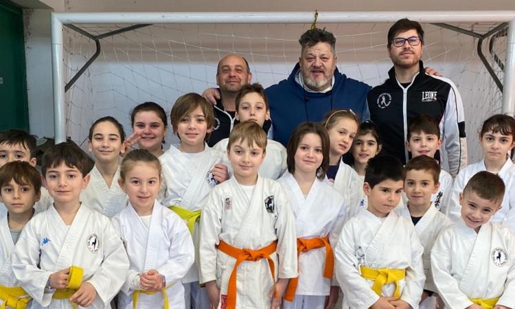 Tolentino, il Fratini Karate Team brilla al Trofeo Marche: 31 medaglie per i giovani di Passo di Treia