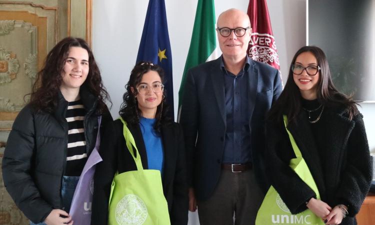 Vado in Erasmus... a Perugia: tre studentesse Unimc pioniere del nuovo Erasmus italiano Vado in Erasmus... a Perugia: tre studentesse Unimc pioniere del nuovo Erasmus italiano