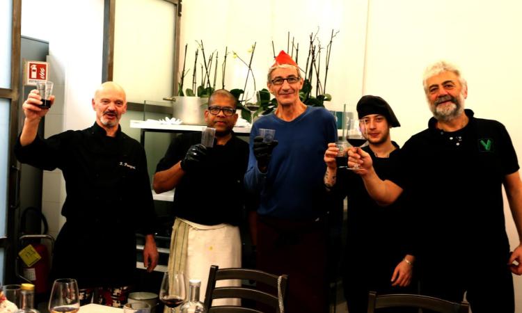 "Del maiale non si butta via niente": Verde Caffè celebra la tradizione con la festa della pista (VIDEO) "Del maiale non si butta via niente": Verde Caffè celebra la tradizione con la festa della pista (VIDEO)