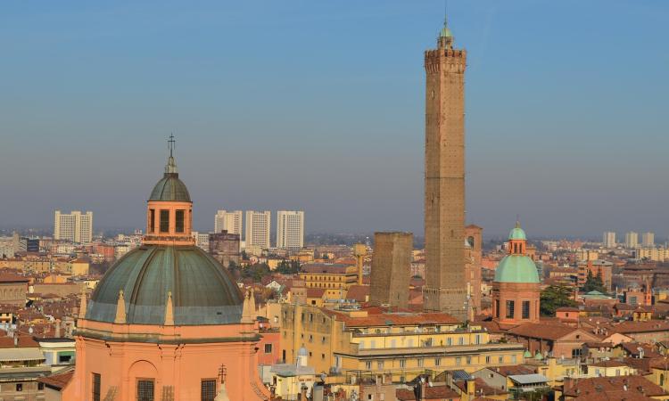 Scopri i migliori punti deposito bagagli a Bologna per viaggiare leggero