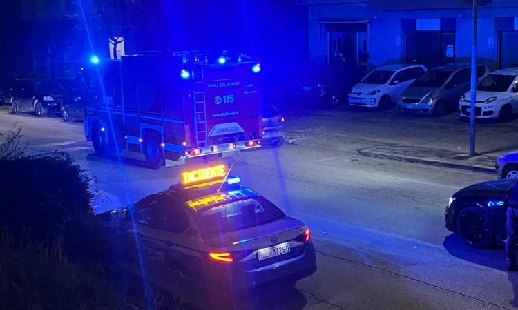 Macerata, incidente nella notte in via dei Velini: scontro tra due auto, sei feriti Macerata, incidente nella notte in via dei Velini: scontro tra due auto, sei feriti
