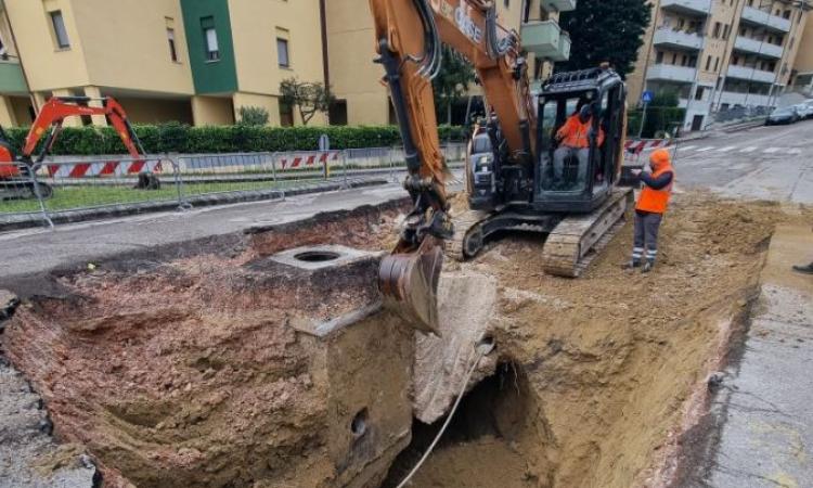 Macerata, danni più estesi del previsto in via Verga: scatta nuova ordinanza, come cambia la viabilità