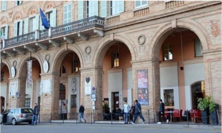 Civitanova per la pace: "Lo striscione 'No alle guerre' torni a Palazzo Sforza"