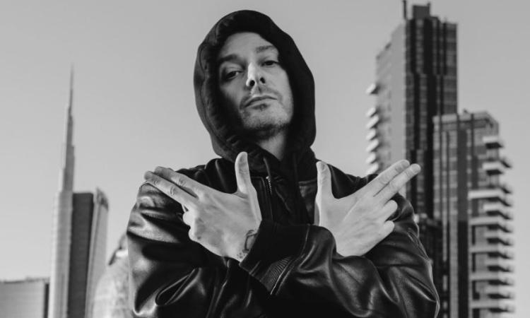 "Applausi" per il NoSound Fest: Fabri Fibra torna in concerto nelle sue Marche "Applausi" per il NoSound Fest: Fabri Fibra torna in concerto nelle sue Marche