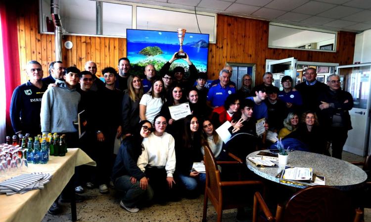 Civitanova, promossi e (s)bocciati: successo per il primo torneo studentesco di boccette (FOTO e VIDEO)