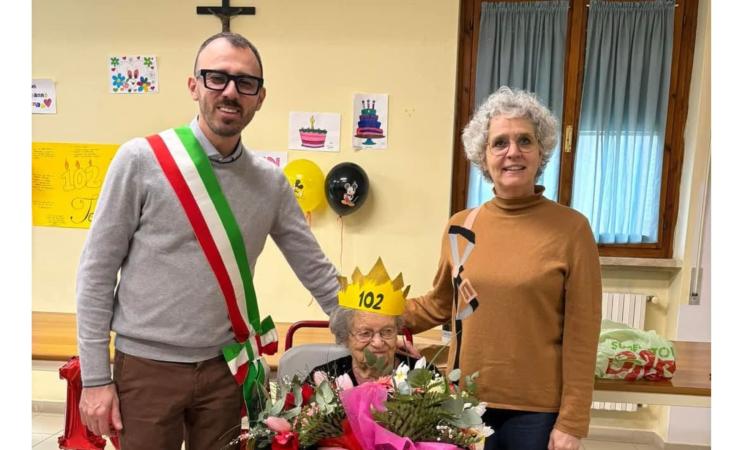 Terza Chiappini compie 102 anni: la comunità di Matelica la festeggia