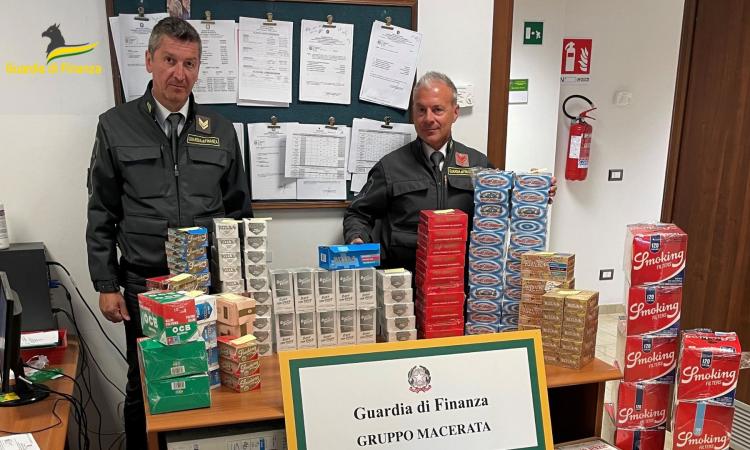 Da San Marino a Civitanova, sequestrati oltre mezzo milione di prodotti per fumatori di contrabbando