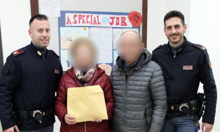 Civitanova, truffano coppia di anziani poi tentano la fuga al casello dell'A14: denunciati tre giovani