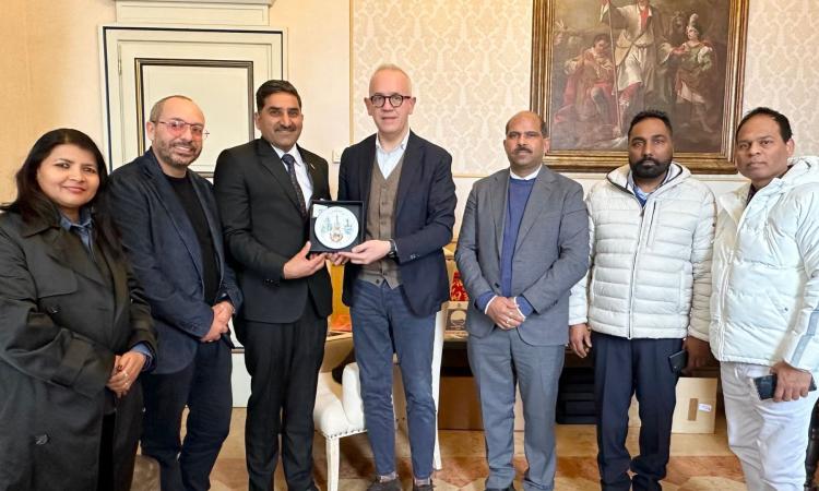 Civitanova sotto il segno dell'India: dal Royal Star Indian Restaurant alla visita del vice ambasciatore Civitanova sotto il segno dell'India: dal Royal Star Indian Restaurant alla visita del vice ambasciatore
