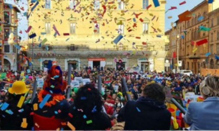 Tolentino, in arrivo il Carnevale: ecco il programma completo. Si inizia alla piscina comunale Tolentino, in arrivo il Carnevale: ecco il programma completo. Si inizia alla piscina comunale