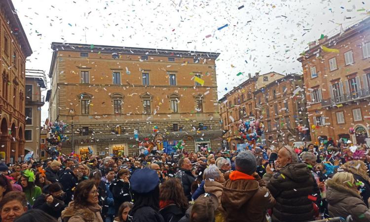 Tolentino, il Carnevale inizia col botto (nonostante il maltempo): il gruppo de Le Grazie vince l'edizione 2025 Tolentino, il Carnevale inizia col botto (nonostante il maltempo): il gruppo de Le Grazie vince l'edizione 2025