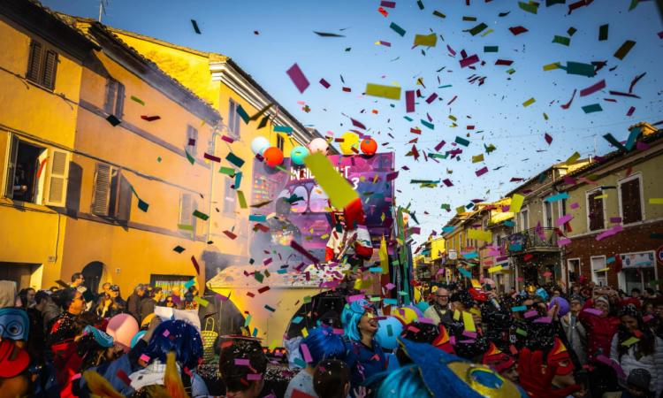 Bagno di folla per il Carnevale Passotreiese: l'edizione numero 60 non tradisce le attese (FOTO e VIDEO)