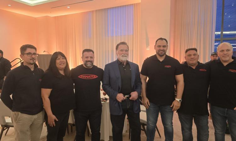 A prova di 'Terminator': Schwarzenegger testa i nuovi macchinari Panatta all'Arnold Sports Festival