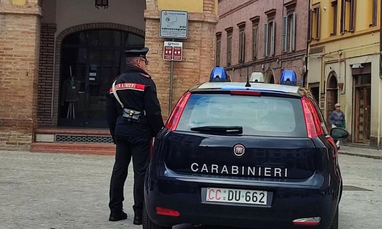 Macerata, si finge socio della ditta del padre per truffarne un'altra: arrestato 29enne