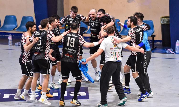 Pallamano, la Macagi Cingoli supera la "prova dei nove secondi": vittoria al fotofinish a Sassari