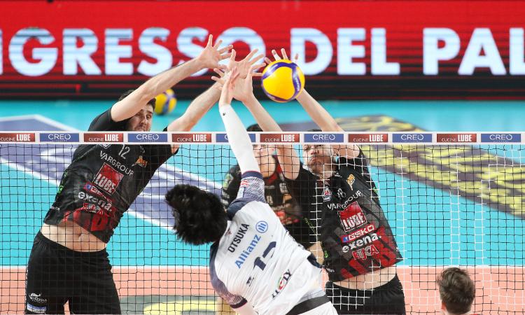 La Lube perde la battaglia con Milano al tie-break: prima sconfitta in casa, i playoff partono male La Lube perde la battaglia con Milano al tie-break: prima sconfitta in casa, i playoff partono male