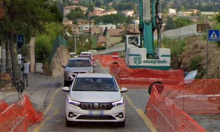 Macerata - Lavori in via dei Velini, cambia di nuovo la viabilità: ecco come e fino a quando