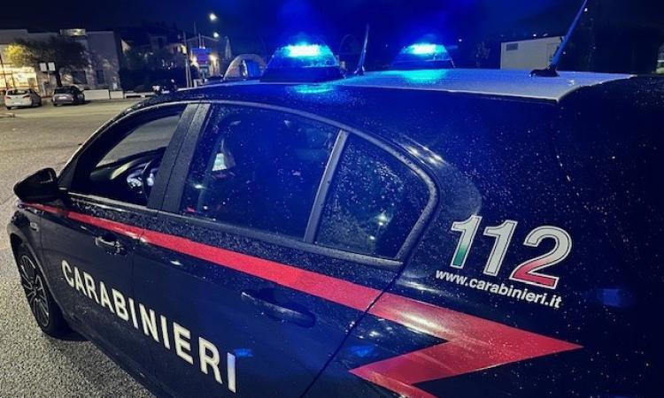 Minorenne aggredito da un gruppo di coetanei a Porto Recanati: il 14enne trova rifugio dai carabinieri Minorenne aggredito da un gruppo di coetanei a Porto Recanati: il 14enne trova rifugio dai carabinieri