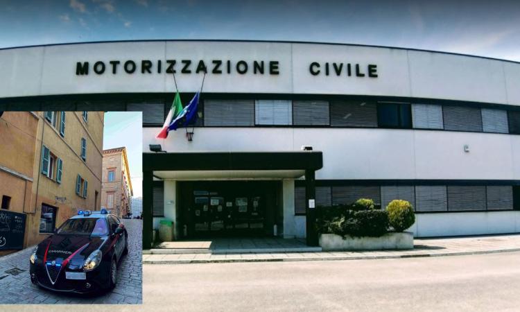 Macerata, con microfono bluetooth durante la prova teorica per la patente: denunciato 28enne Macerata, con microfono bluetooth durante la prova teorica per la patente: denunciato 28enne