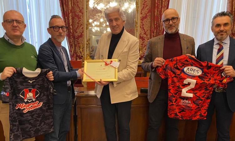 Il Macerata Softball riceve la stella di bronzo al merito sportivo: squadra premiata in Comune