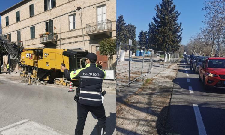 Macerata, caos traffico a Sforzacosta: tranciata una conduttura Enel durante i lavori (FOTO) Macerata, caos traffico a Sforzacosta: tranciata una conduttura Enel durante i lavori (FOTO)