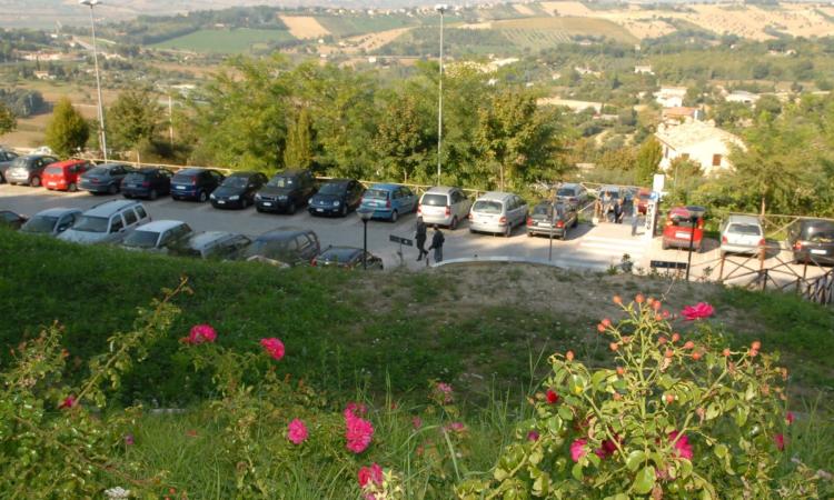 Macerata, da oggi nuovi posteggi temporanei per i residenti del centro: ecco dove Macerata, da oggi nuovi posteggi temporanei per i residenti del centro: ecco dove