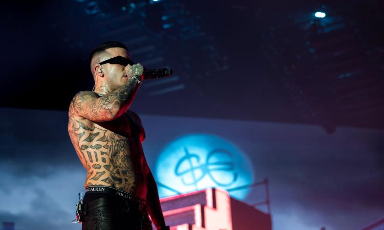 Sfera Ebbasta torna con il nuovo tour e annuncia un concerto nelle Marche nel 2025: ecco quando Sfera Ebbasta torna con il nuovo tour e annuncia un concerto nelle Marche nel 2025: ecco quando