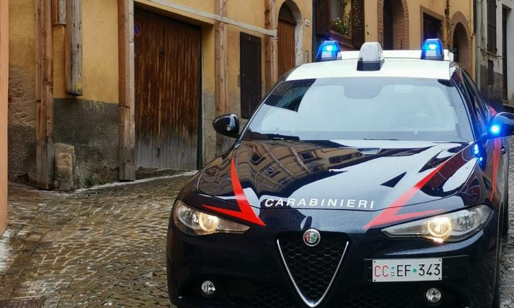 Tolentino, 26enne semina il caos in un bar: era ubriaco e aveva l'hashish, denunciato Tolentino, 26enne semina il caos in un bar: era ubriaco e aveva l'hashish, denunciato