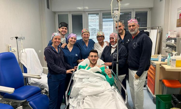 Pollice in alto per Fabio Balaso, intervento alla mano riuscito: i tempi di recupero Pollice in alto per Fabio Balaso, intervento alla mano riuscito: i tempi di recupero