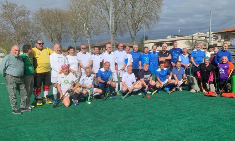L’inossidabile passione per l'hockey su prato: la squadra di Macerata (over 60) trionfa al raduno master L’inossidabile passione per l'hockey su prato: la squadra di Macerata (over 60) trionfa al raduno master