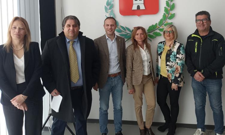 Camerino, "Esco solo la sera": torna la raccolta "porta a porta" notturna in centro, ecco cosa cambia