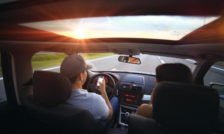 L’uso del cellulare alla guida può essere prova della responsabilità del conducente coinvolto in un incidente? L’uso del cellulare alla guida può essere prova della responsabilità del conducente coinvolto in un incidente?