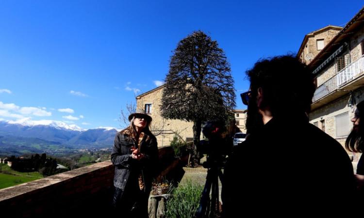 Gualdo, il paese del "tempo sospeso": dagli scorci panoramici sui Monti Azzurri alla storia di Romolo Murri (FOTO e VIDEO) Gualdo, il paese del "tempo sospeso": dagli scorci panoramici sui Monti Azzurri alla storia di Romolo Murri (FOTO e VIDEO)