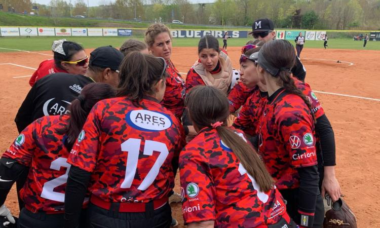 Softball serie A1, soffre Ares Macerata contro Pianoro: le Blue Girls vincono facilmente 3-0 e 7-0