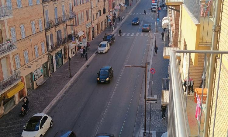 Macerata, nuova luce su corso Cairoli: la Giunta approva il progetto da 50mila euro per l'illuminazione Macerata, nuova luce su corso Cairoli: la Giunta approva il progetto da 50mila euro per l'illuminazione