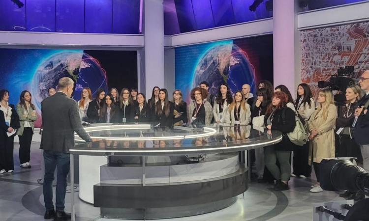 Dalla teoria alla pratica: gli studenti di Comunicazione dell’UniMc alla scoperta del TG5