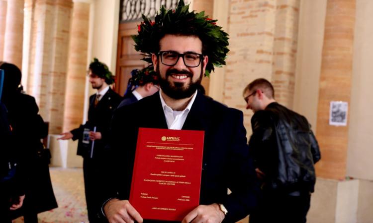 Francesco Silla si laurea con lode: festa in redazione per il giovane collaboratore di Picchio News Francesco Silla si laurea con lode: festa in redazione per il giovane collaboratore di Picchio News