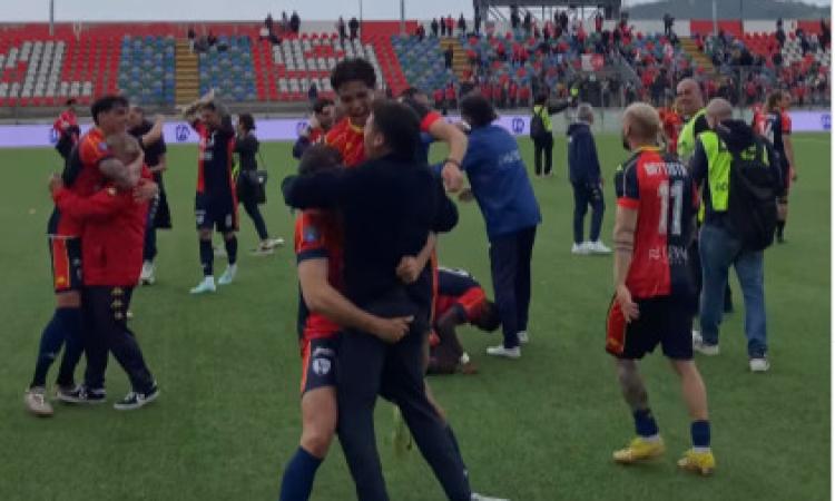 La Sambenedettese è di nuovo tra i professionisti: il colpo a Teramo vale la promozione in Serie C La Sambenedettese è di nuovo tra i professionisti: il colpo a Teramo vale la promozione in Serie C