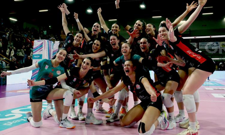 Volley, Macerata rimonta Trento: la Cbf Balducci in finale playoff contro Messina (FOTO) Volley, Macerata rimonta Trento: la Cbf Balducci in finale playoff contro Messina (FOTO)