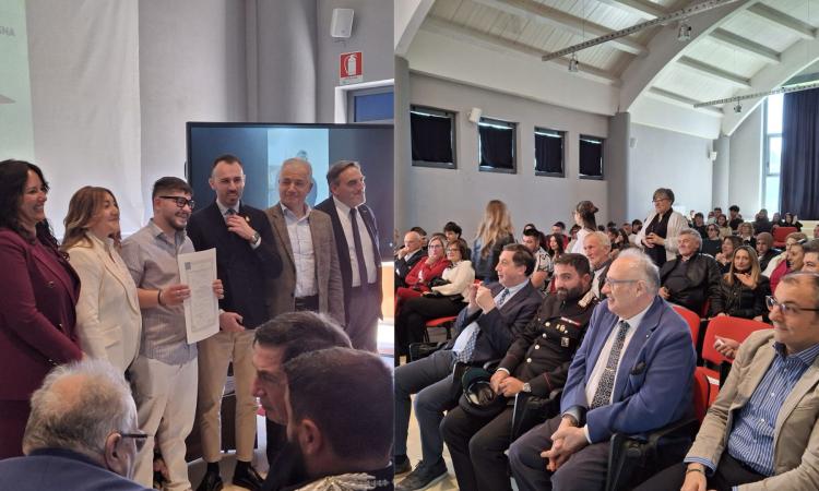 Matelica, cerimonia di consegna dei diplomi all’Ipsia. Il sindaco elogia l’Istituto: “Eccellenza dell’entroterra” Matelica, cerimonia di consegna dei diplomi all’Ipsia. Il sindaco elogia l’Istituto: “Eccellenza dell’entroterra”