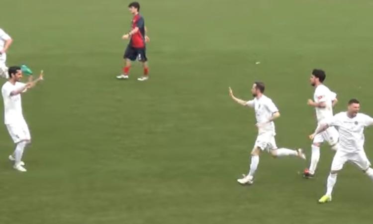 40 anni e non sentirli, Pantone segna ancora ma annuncia: "Questo sarà il mio ultimo anno da calciatore" (VIDEO) 40 anni e non sentirli, Pantone segna ancora ma annuncia: "Questo sarà il mio ultimo anno da calciatore" (VIDEO)
