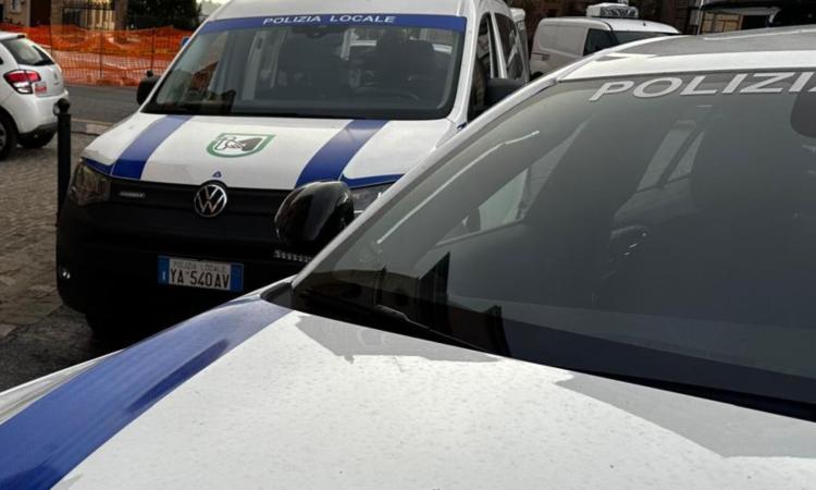 Recanati, giovane armato di coltello bloccato dalla polizia locale: evitata la tragedia