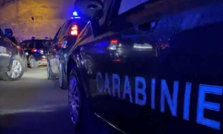 Appignano, ruba carte di credito ed effettua prelievi e pagamenti: denunciato 42enne