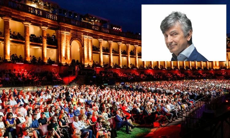 Macerata, Vincenzo Salemme debutta allo Sferisterio: porterà sul palco la commedia "Ogni promessa è debito" Macerata, Vincenzo Salemme debutta allo Sferisterio: porterà sul palco la commedia "Ogni promessa è debito"