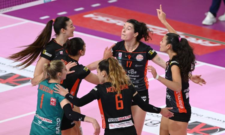 Gara 1 di Finale Playoff è arancionera! Una grande CBF Balducci HR batte 3-0 Messina in un Fontescodella infuocato