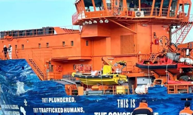 Sbarcati ad Ancona 161 migranti con la Ong Solidaire: tra loro 20 minori non accompagnati Sbarcati ad Ancona 161 migranti con la Ong Solidaire: tra loro 20 minori non accompagnati