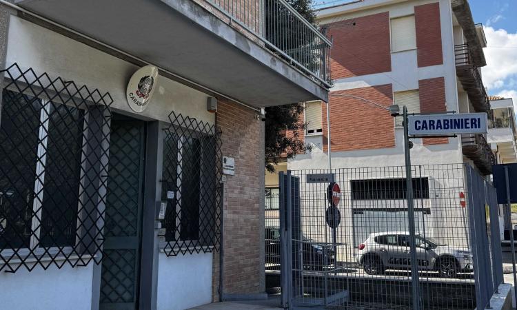 Potenza Picena, furto in uno stabilimento balneare: fermata ragazza con carta bancomat rubata
