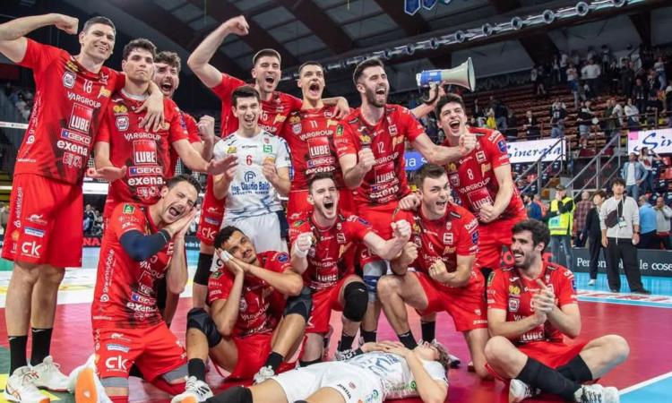 La Lube affonda Perugia a suon di ace: Civitanova vola in finale scudetto, sfiderà Trento La Lube affonda Perugia a suon di ace: Civitanova vola in finale scudetto, sfiderà Trento