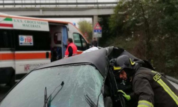 Corridonia, incidente in superstrada: due feriti in ospedale